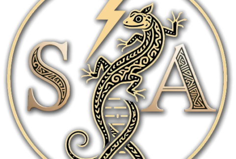 Logo du site Signature ancestrale, représentant les initiales S et A chacune d'un coté d'un pilier d'ADN sur laquelle grimpe une salamandre et surmonté d'un éclair. Le tout dans un cercle.